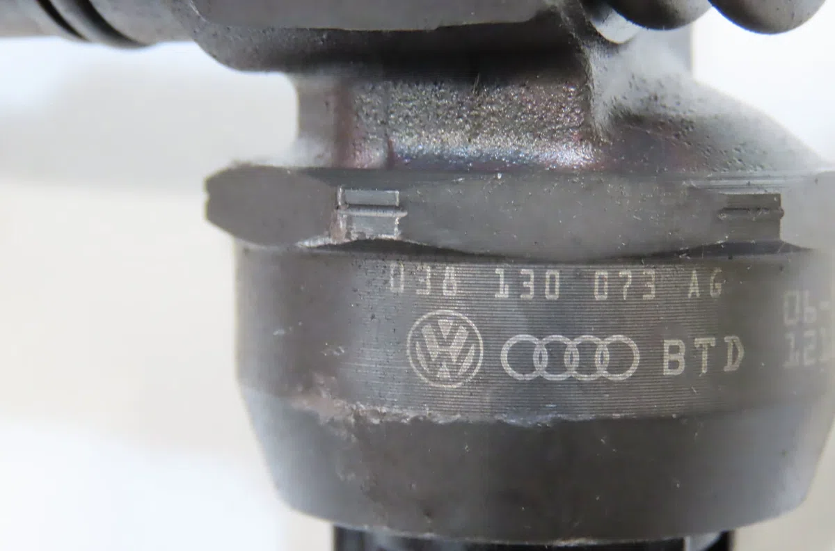 Injecteur Volkswagen GOLF V (1K1) 1.9 tdi (2003-2008) 5 portes occasion