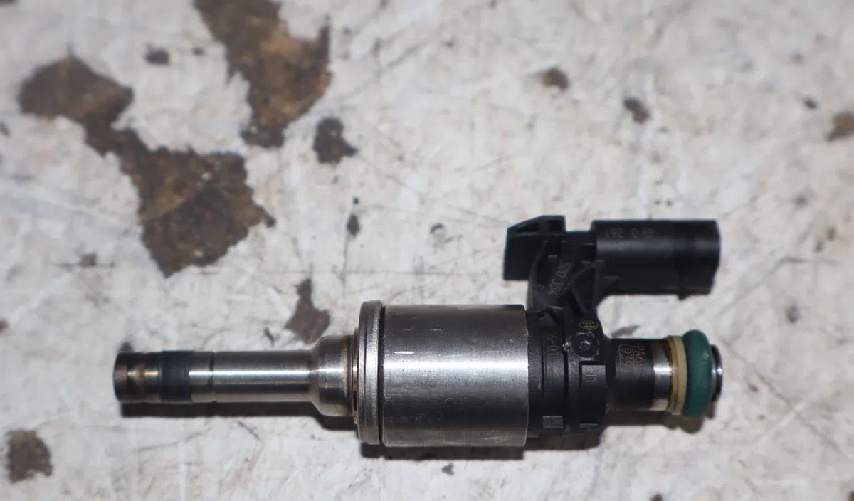 Injecteur Volkswagen POLO V (6R1, 6C1) 1.2 tsi 16v (2014-2017) 5 portes occasion