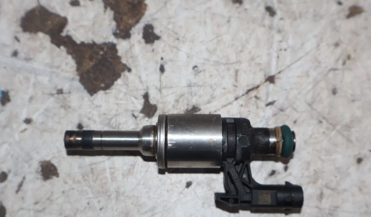 Injecteur Volkswagen POLO V (6R1, 6C1) 1.2 tsi 16v (2014-2017) 5 portes occasion