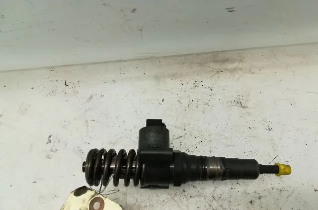 Injecteur Volkswagen TOURAN (1T1, 1T2) 2.0 tdi (2003-2010) 5 portes occasion