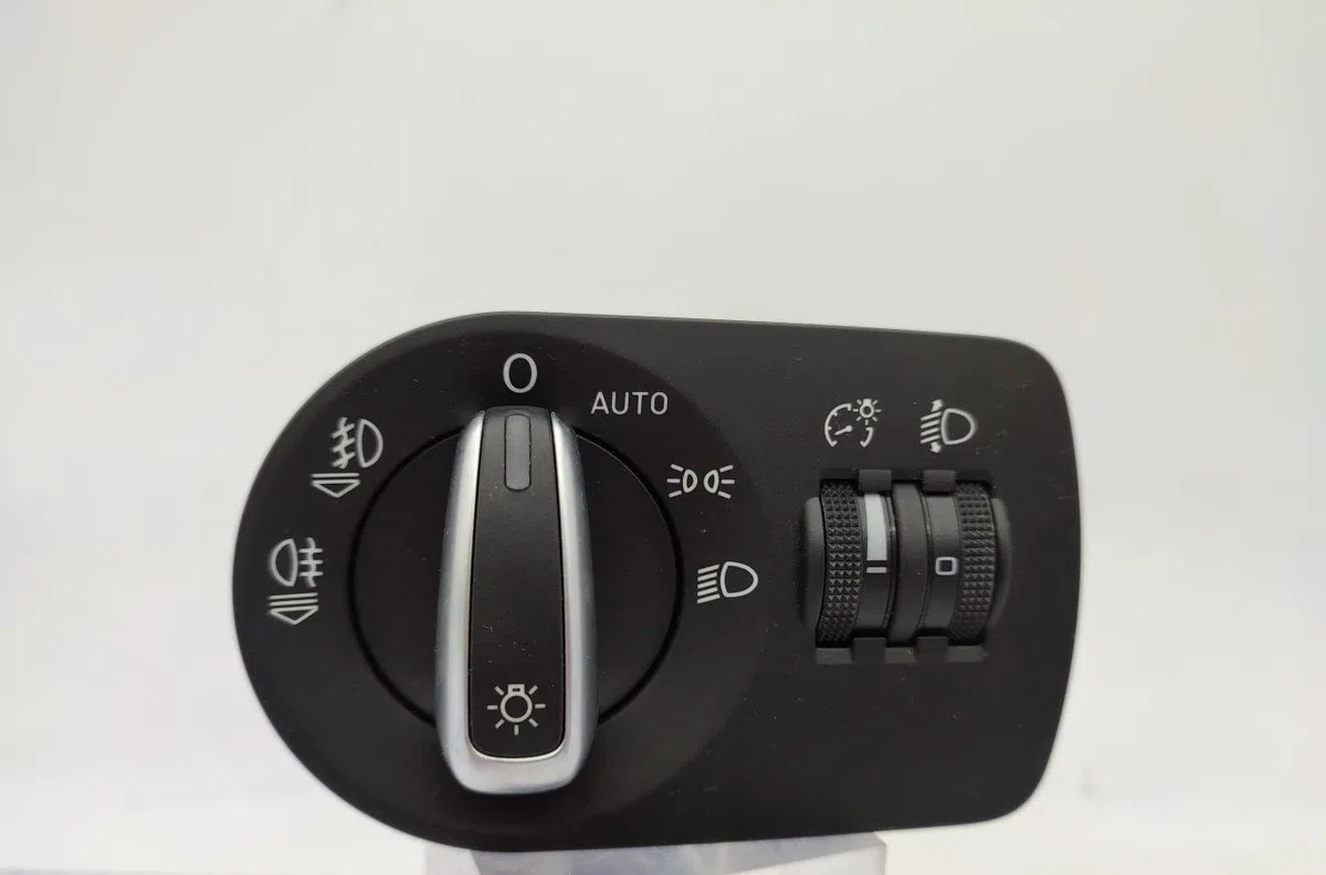 Interrupteur commande de phares AUDI A1 1 PHASE 1 occasion