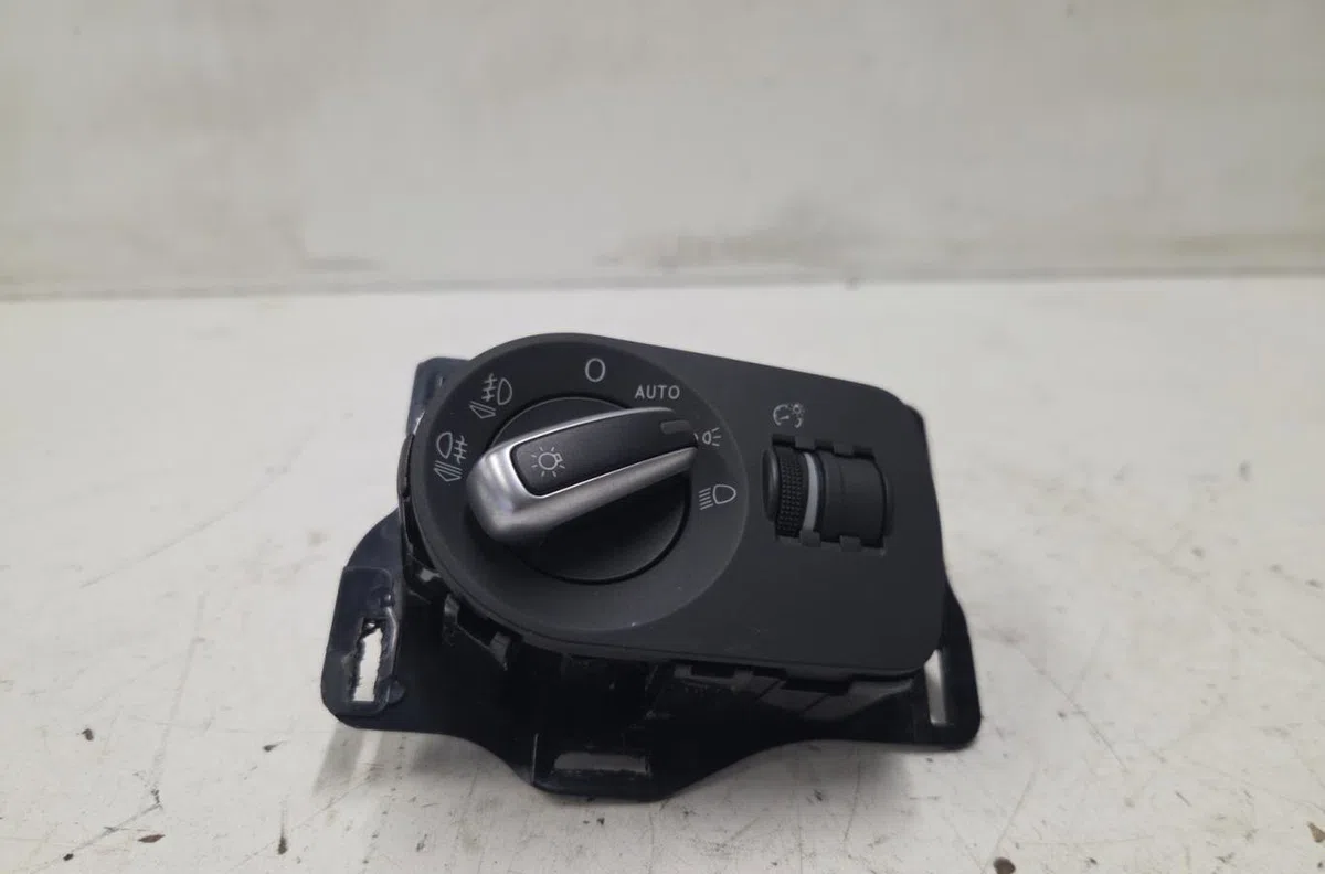 Interrupteur commande de phares AUDI A1 1 PHASE 2 occasion
