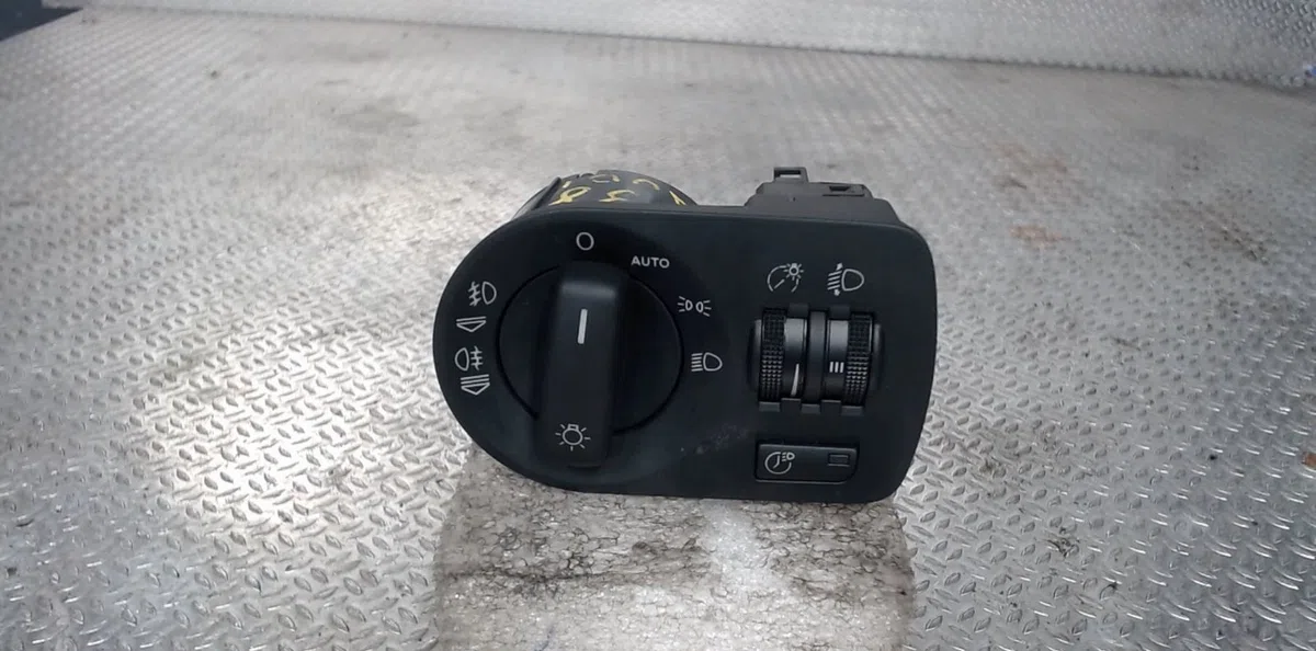 Interrupteur commande de phares Audi A3 Sportback (8PA) 1.9 tdi (2004-2010) occasion