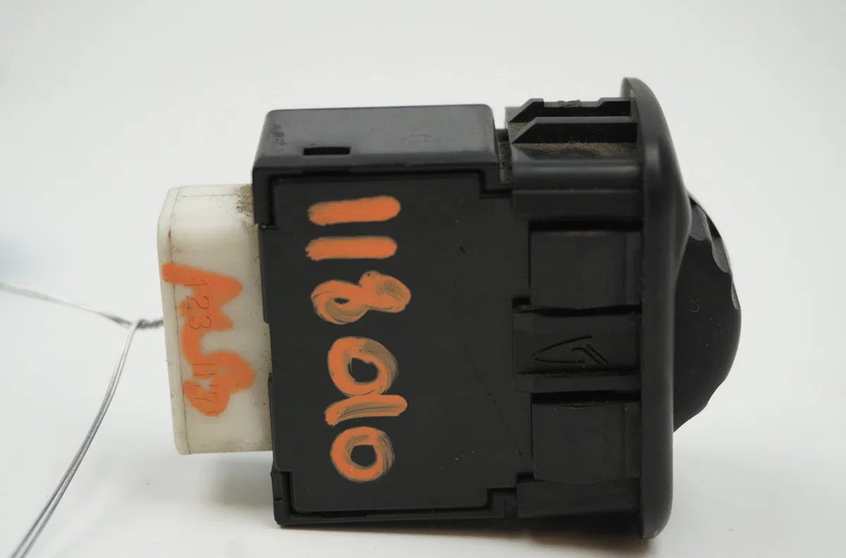 Interrupteur commande de phares Daihatsu TERIOS (J1_) 1.3 4wd (j100) (1997-2000) 5 portes occasion