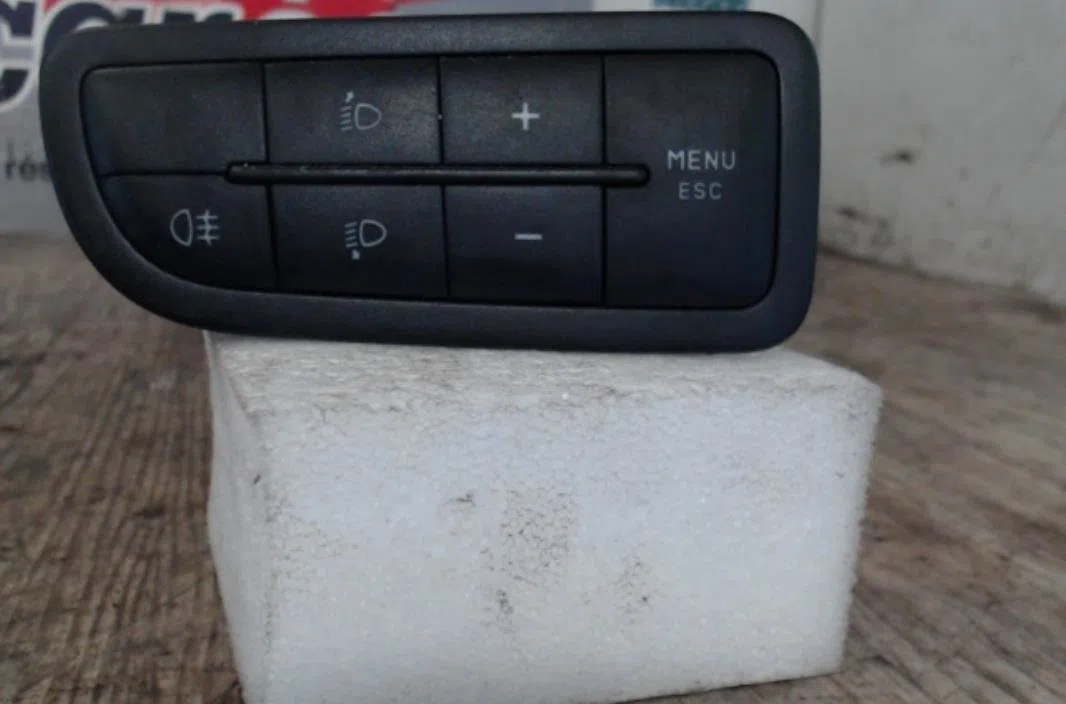 Interrupteur commande de phares FIAT FIORINO 3 PHASE 1 occasion