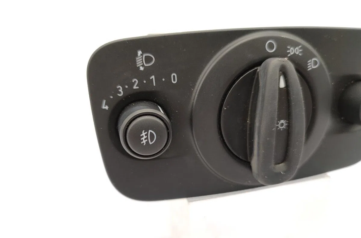Interrupteur commande de phares FORD FIESTA 6 PHASE 1 occasion