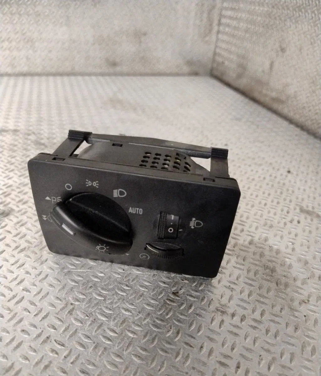 Interrupteur commande de phares Ford FOCUS II (DA_, HCP, DP) 1.6 tdci (2004-2012) occasion