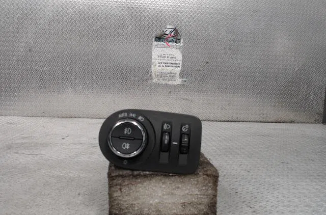 Interrupteur commande de phares Opel ASTRA K (B16) 1.4 turbo (68) (2015) occasion