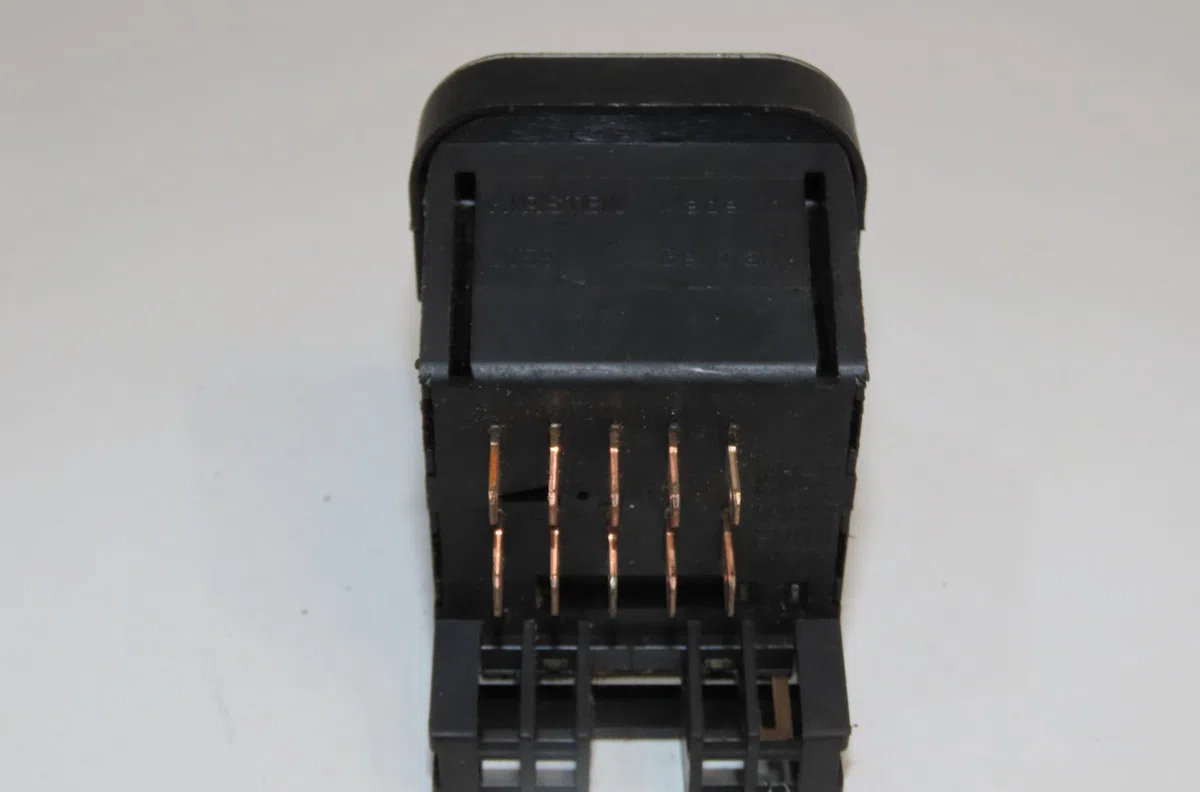 Interrupteur commande de phares Opel CORSA B (S93) 1.0 i 12v (f08, f68, m68) (1996-2000) occasion