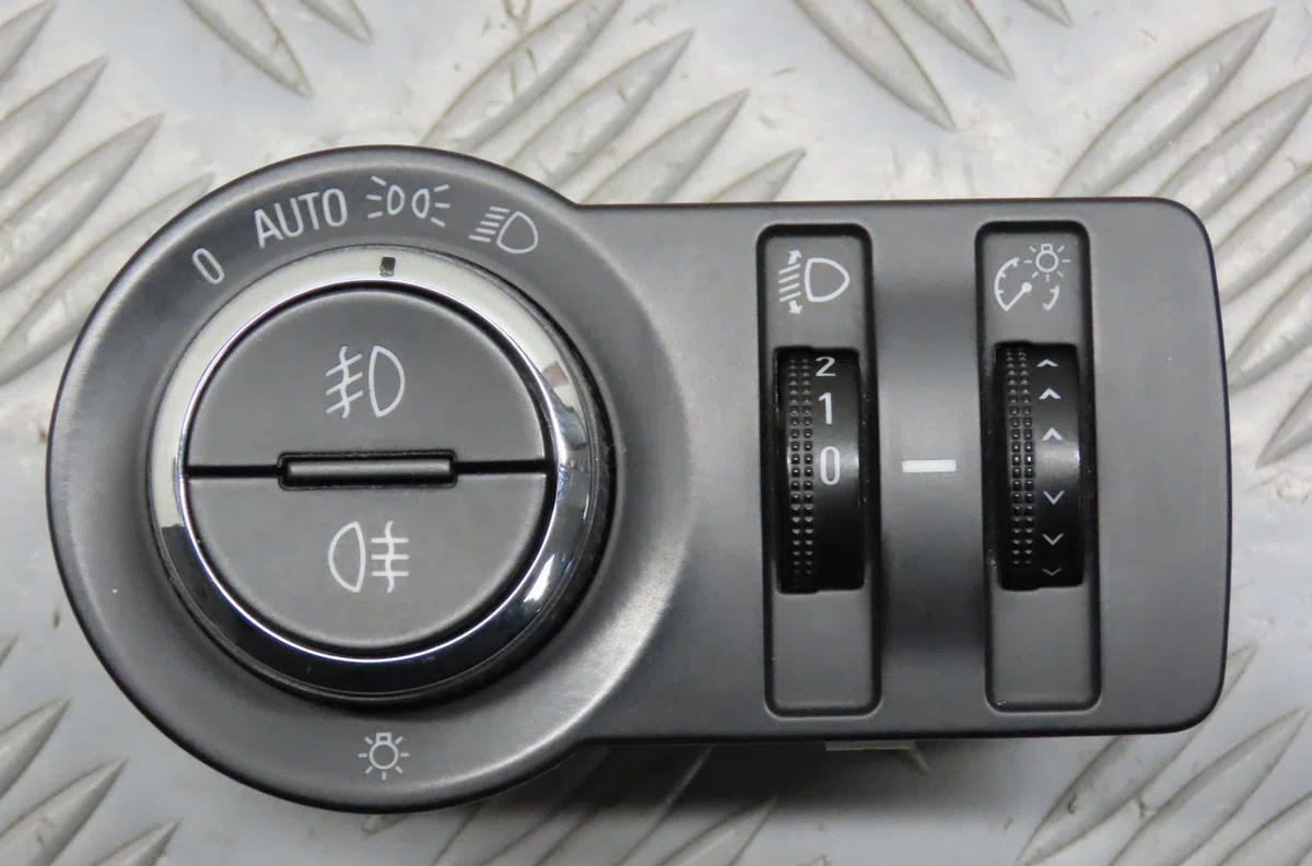 Interrupteur commande de phares Opel INSIGNIA A A trois volumes (G09) 1.8 (69) (2008-2017) occasion