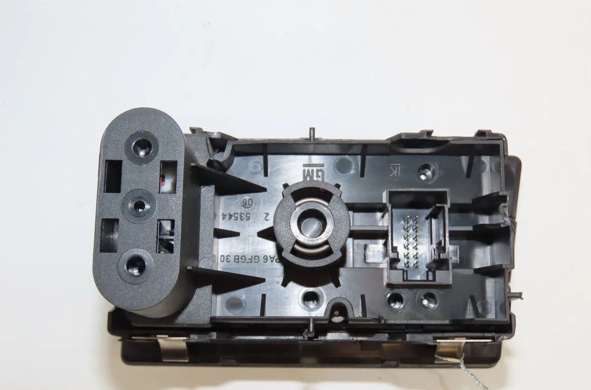 Interrupteur commande de phares Opel ZAFIRA - ZAFIRA FAMILY B (A05) 1.9 cdti (m75) (2005-2015) 5 portes occasion
