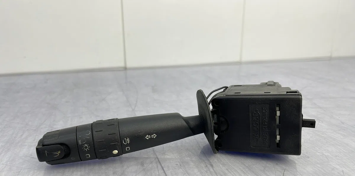 Interrupteur commande de phares PEUGEOT 406 PHASE 1 occasion