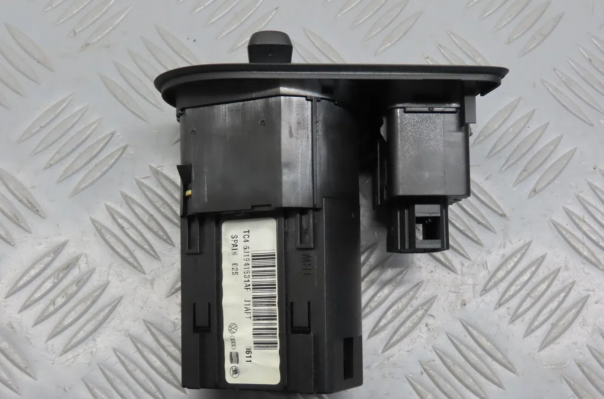 Interrupteur commande de phares Seat IBIZA IV (6J5, 6P1) 1.6 tdi (2009-2015) occasion