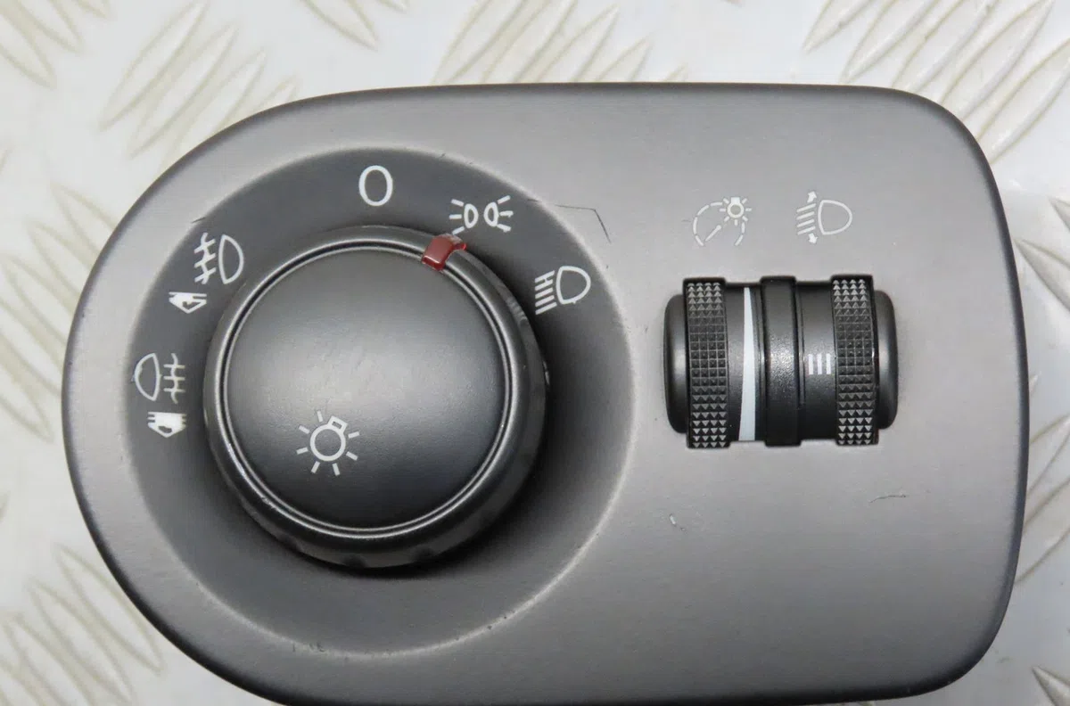 Interrupteur commande de phares Seat LEON (1P1) 1.9 tdi (2005-2010) 5 portes occasion
