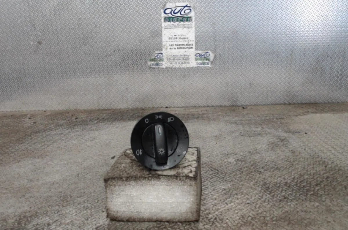 Interrupteur commande de phares Volkswagen GOLF V (1K1) 1.9 tdi (2003-2008) 5 portes occasion