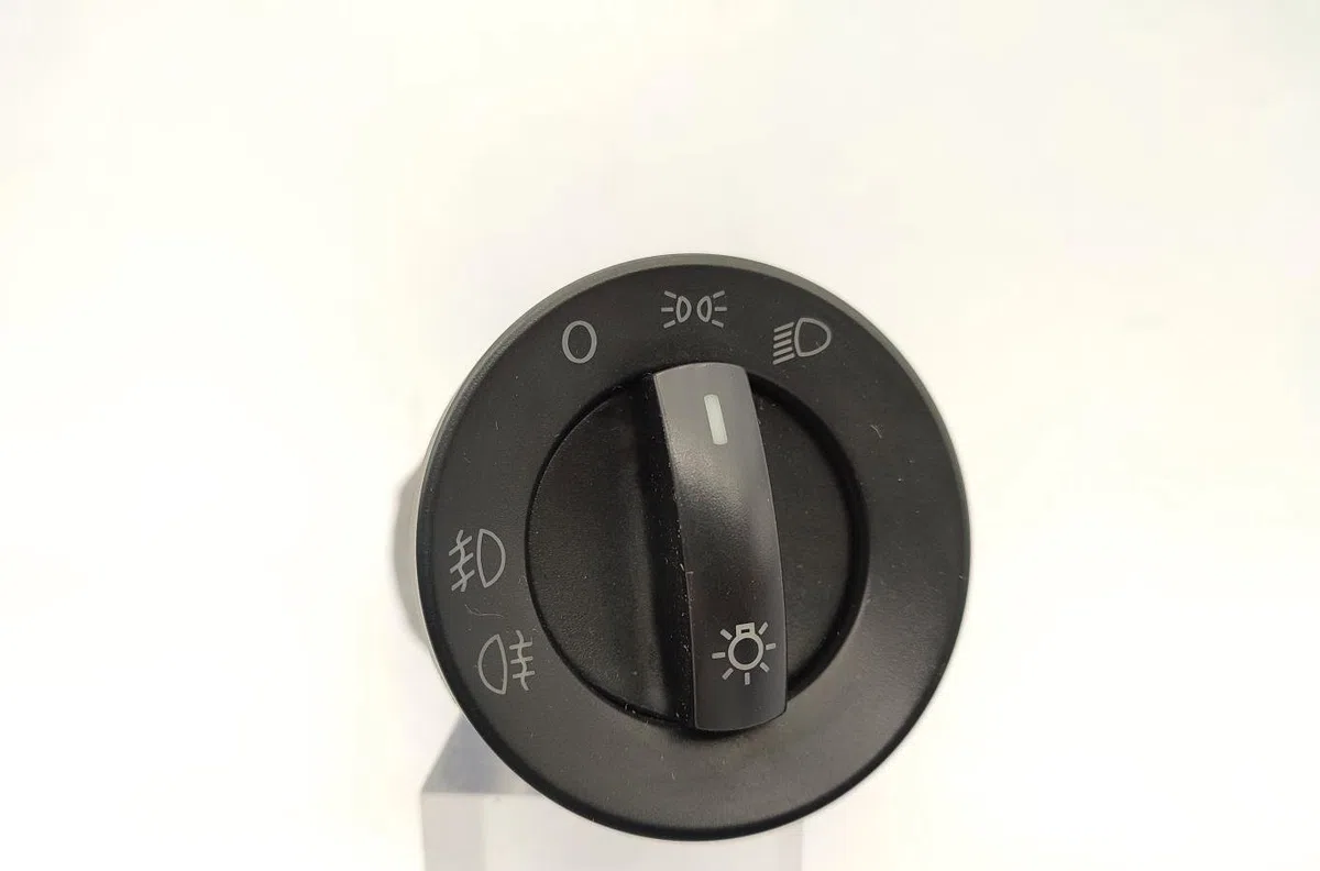 Interrupteur commande de phares VOLKSWAGEN POLO 4 PHASE 2 occasion