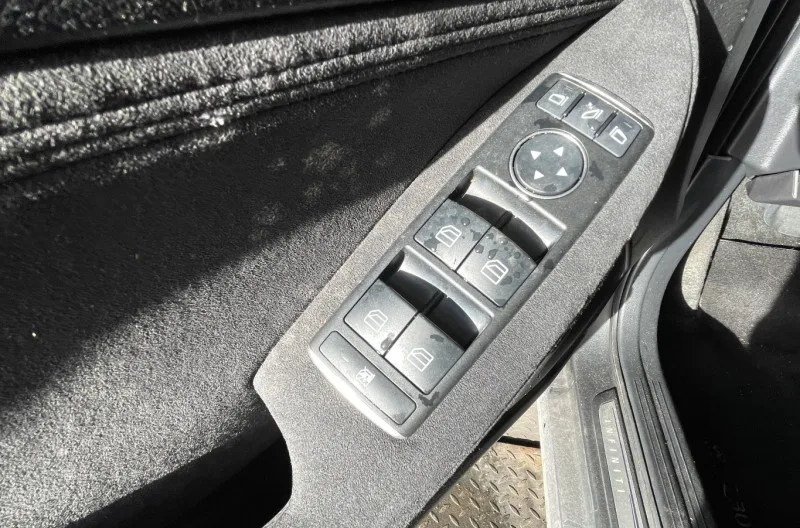Interrupteur de leve vitre avant gauche pour INFINITI Q30