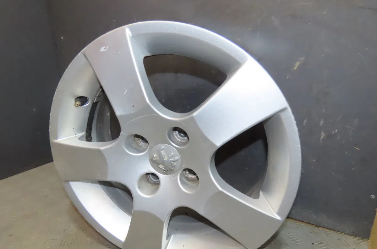 Jante aluminium Peugeot 207-207 (WA_, WC_) 1.6 hdi (2006-2013) 5 portes occasion