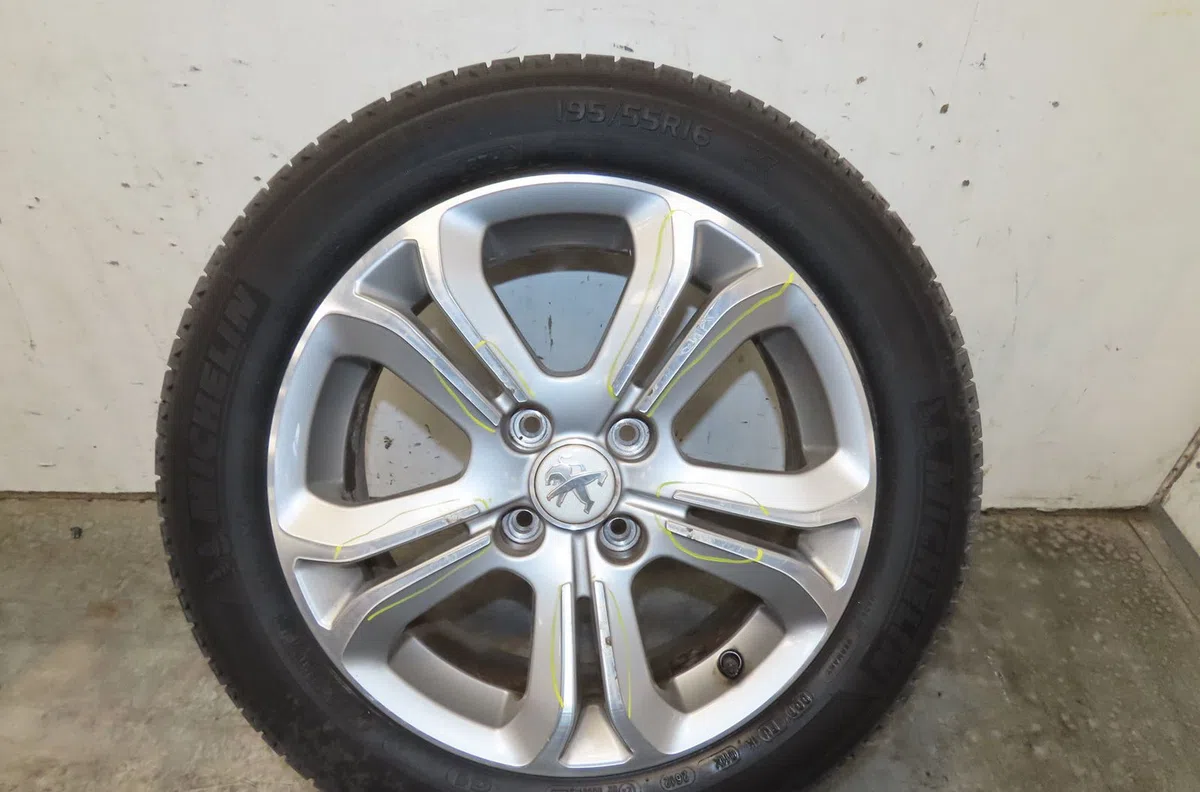 Jante aluminium Peugeot 208 I (CA_, CC_) 1.2 vti 82 (2012) occasion