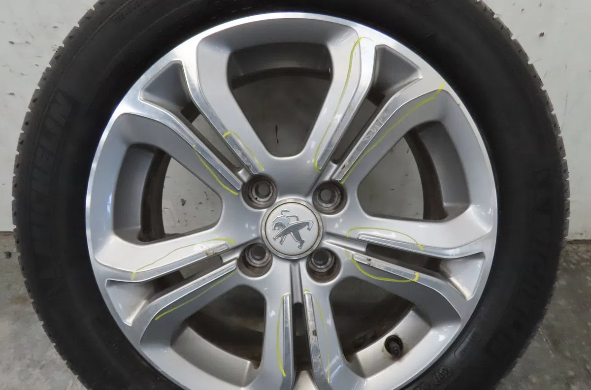 Jante aluminium Peugeot 208 I (CA_, CC_) 1.2 vti 82 (2012) occasion