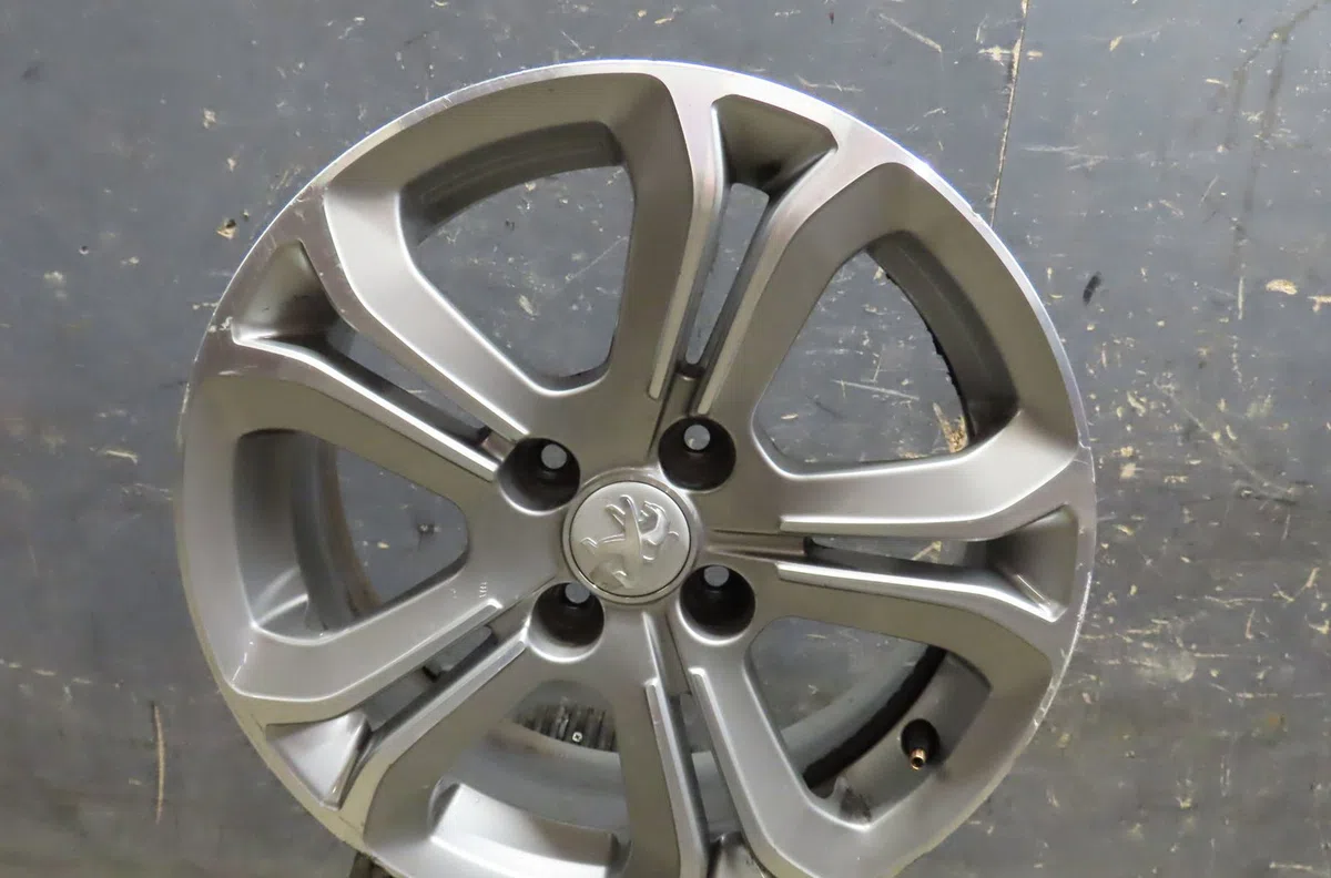 Jante aluminium Peugeot 208 I (CA_, CC_) 1.6 (2012) occasion