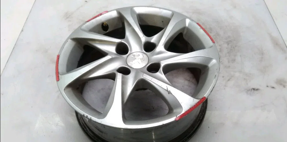 Jante aluminium Peugeot 208 I (CA_, CC_) 1.6 hdi (2012) 5 portes occasion