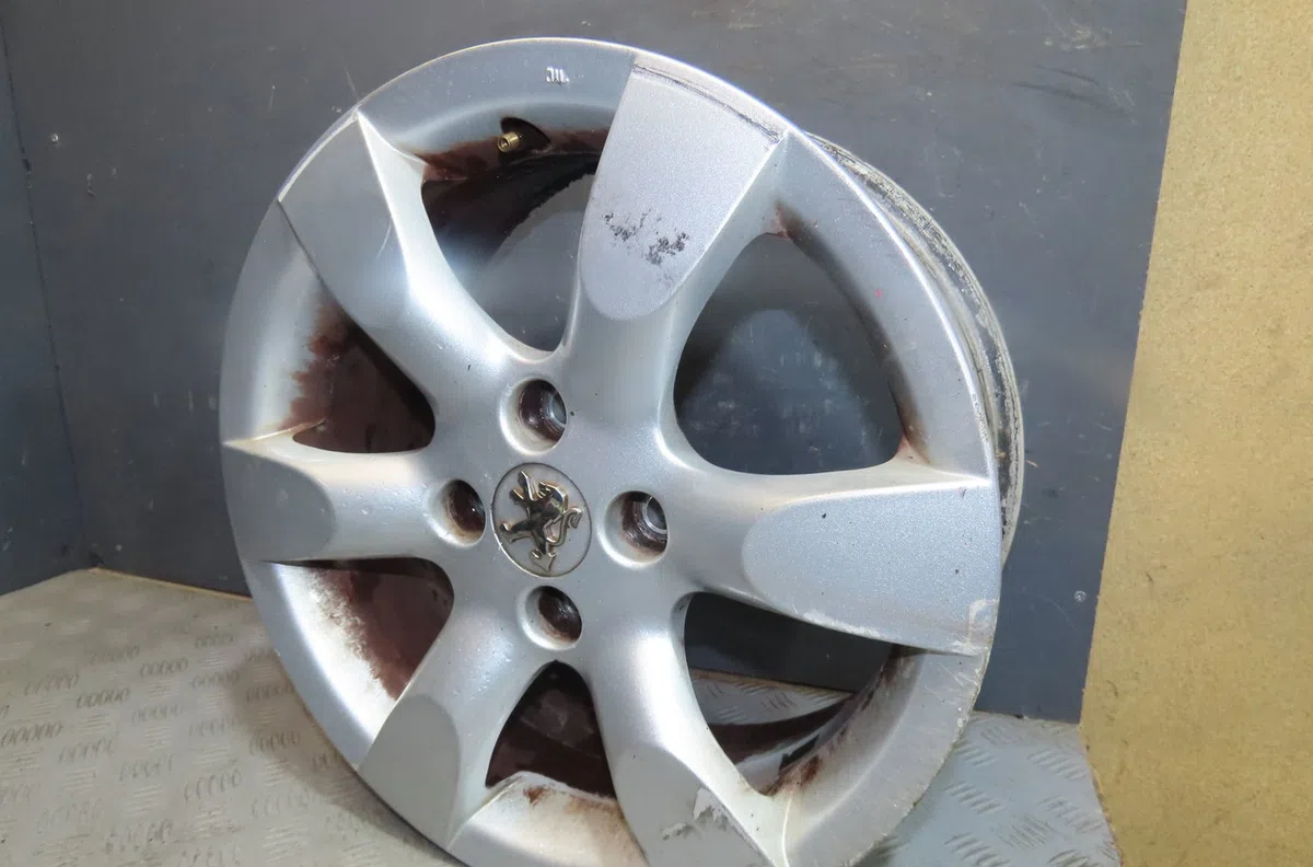 Jante aluminium Peugeot 208 I (CA_, CC_) 1.6 hdi (2012) 5 portes occasion