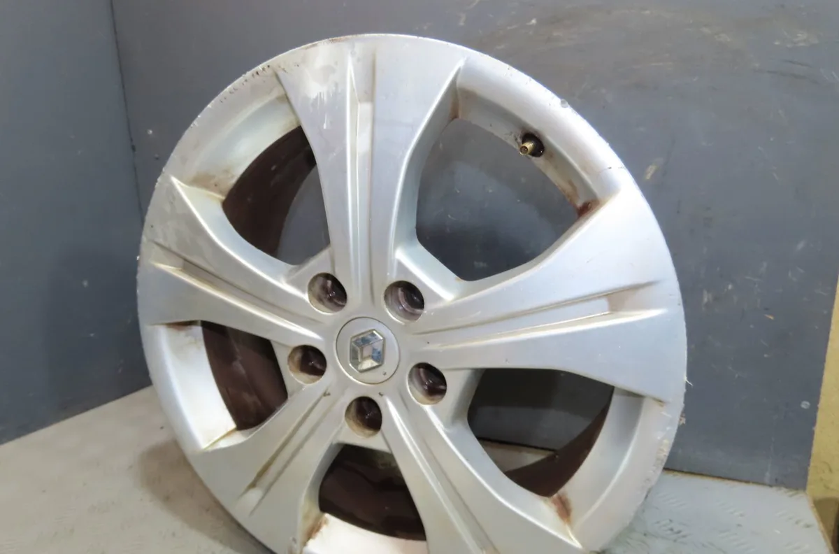 Jante aluminium Renault MEGANE III 3-5 portes (BZ0-1_, B3_) 1.5 dci (2009) 5 portes occasion