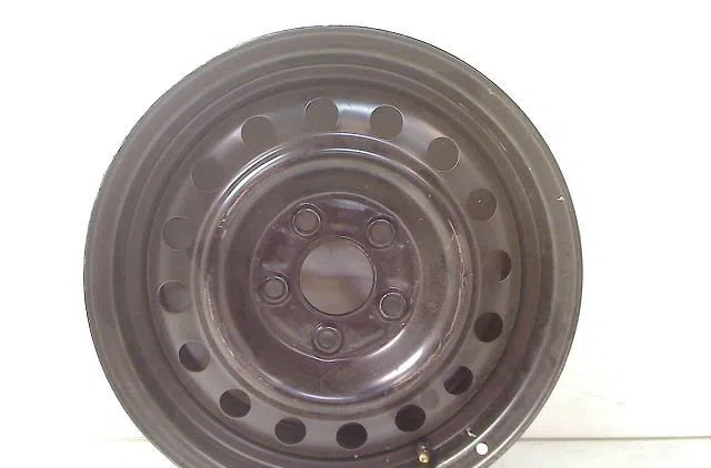 Jante tole NISSAN ALMERA TINO 2004 occasion