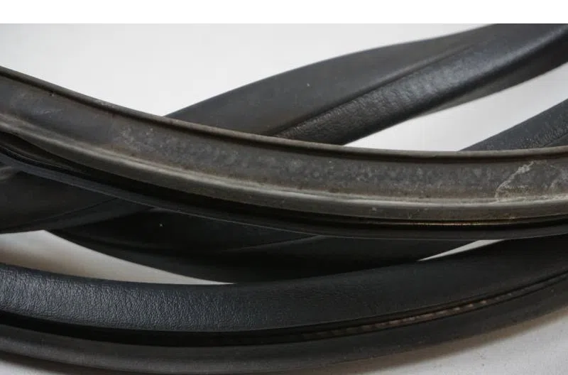 Joint de porte arriere gauche pour PEUGEOT 106 PHASE 2