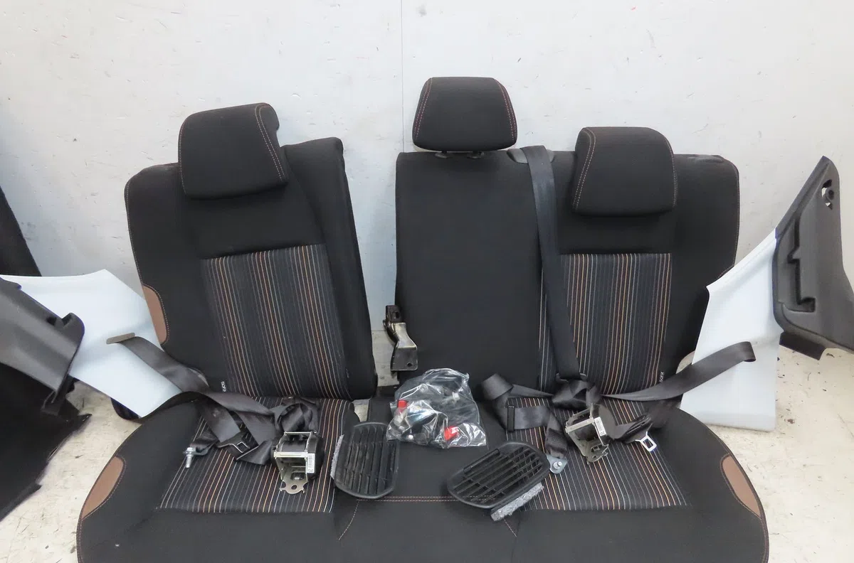 Kit banquette arrière complète Peugeot 208 I (CA_, CC_) 1.4 hdi (2012) 3 portes occasion