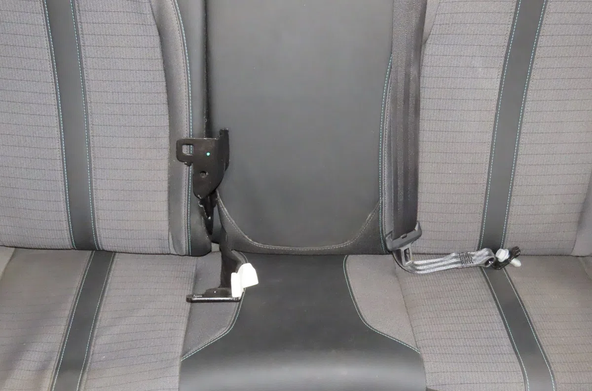 Kit banquette arrière complète Peugeot 208 II (UB_, UP_, UW_, UJ_) 1.5 bluehdi 100 (2019) occasion