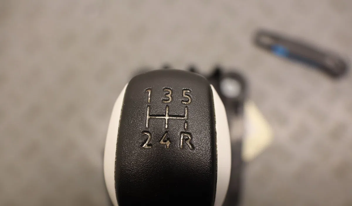 Levier de vitesses Peugeot 208 I (CA_, CC_) 1.2 vti 68 - puretech 68 (2016) 5 portes occasion