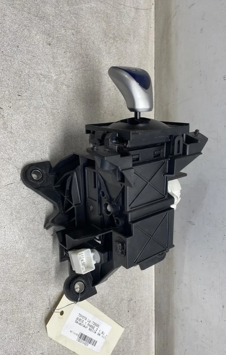 Levier de vitesses Toyota AURIS (_E15_) 1.8 hybrid (zwe150_) (2010-2012) occasion