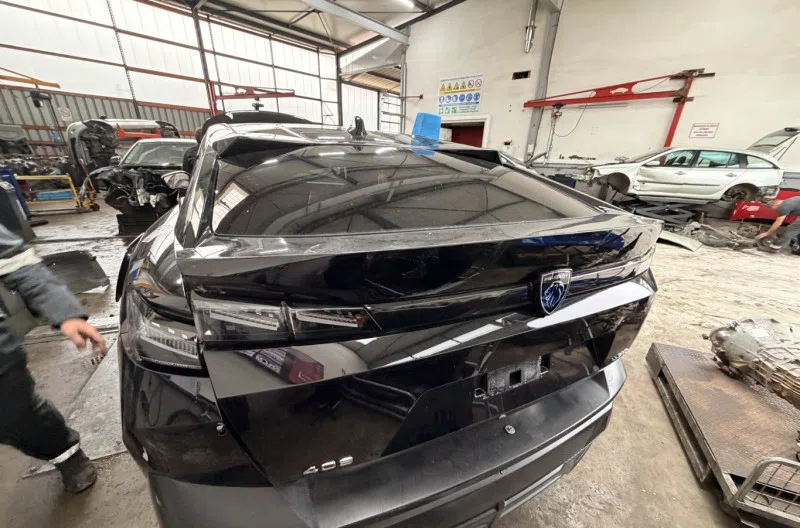 Malle/Hayon arriere pour PEUGEOT 408