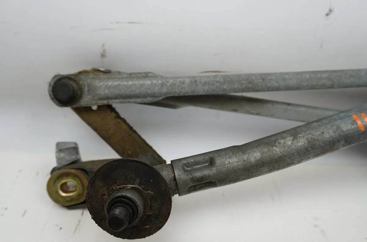 Mecanisme essuie-glace avant Nissan ALMERA II Hatchback (N16) 1.8 (2000-2002) occasion