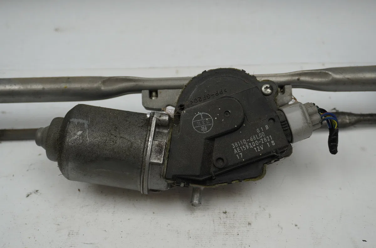 Mecanisme essuie-glace avant Suzuki SWIFT IV (FZ, NZ) 1.2 (azh 412) (2010) occasion