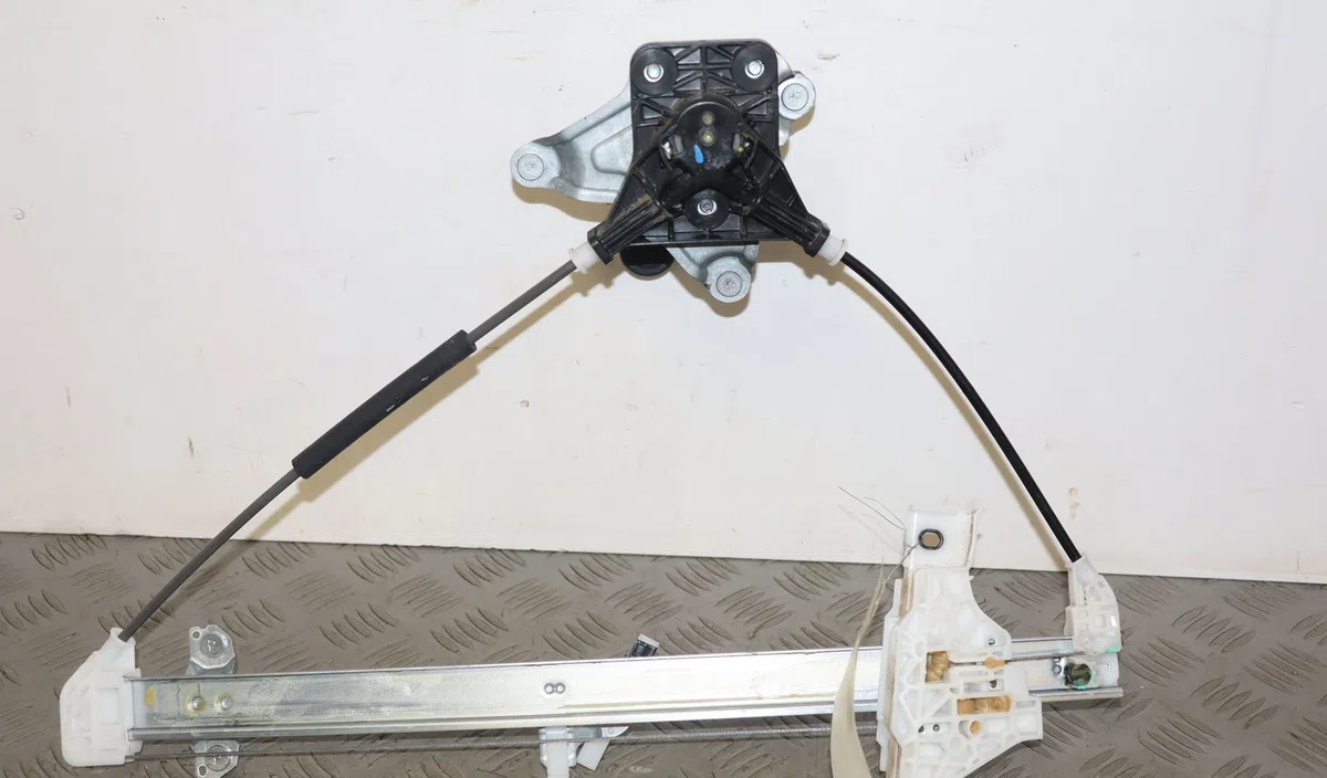 Mecanisme leve-glace arrière droit Toyota YARIS (_P21_, _PA1_, _PH1_) 1.5 hybrid (mxph10, mxph11) (2020) 5 portes occasi