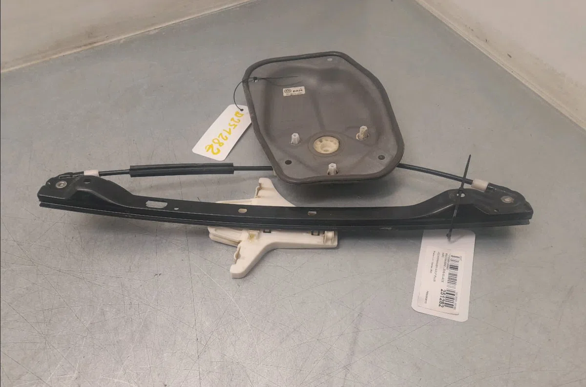 Mecanisme leve-glace arrière droit Volkswagen GOLF PLUS V (5M1, 521) 1.9 tdi (2005-2009) 5 portes occasion