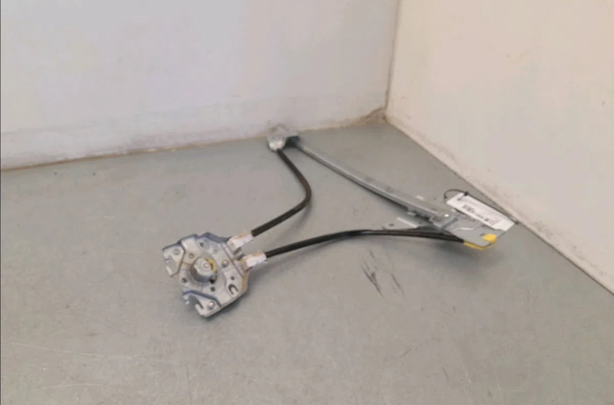 Mecanisme leve-glace arrière gauche Peugeot 307 SW (3H) 1.6 16v (2002-2008) occasion