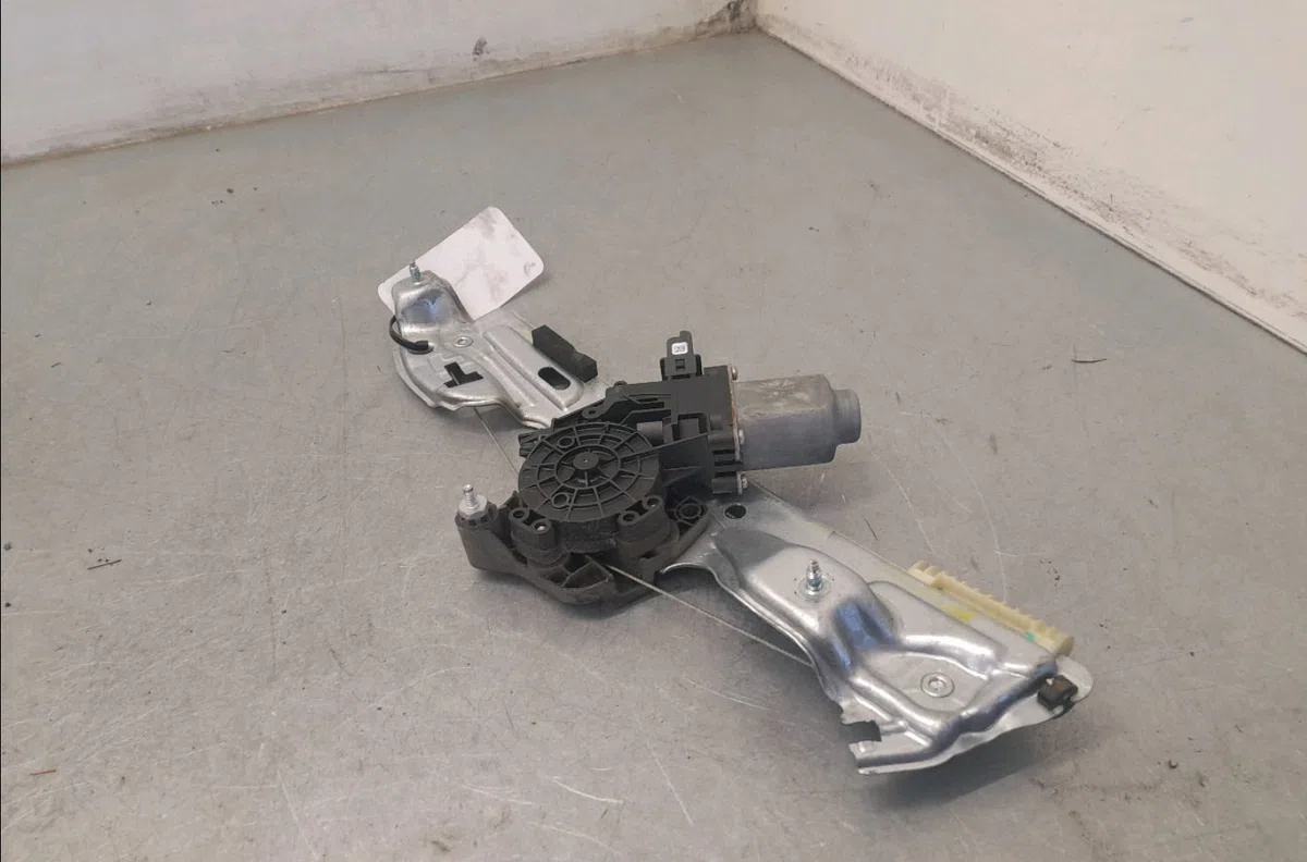 Mecanisme leve-glace arrière gauche Renault MEGANE IV 3-5 portes (B9A-M-N_) 1.6 dci 130 (b9a4) (2015) occasion