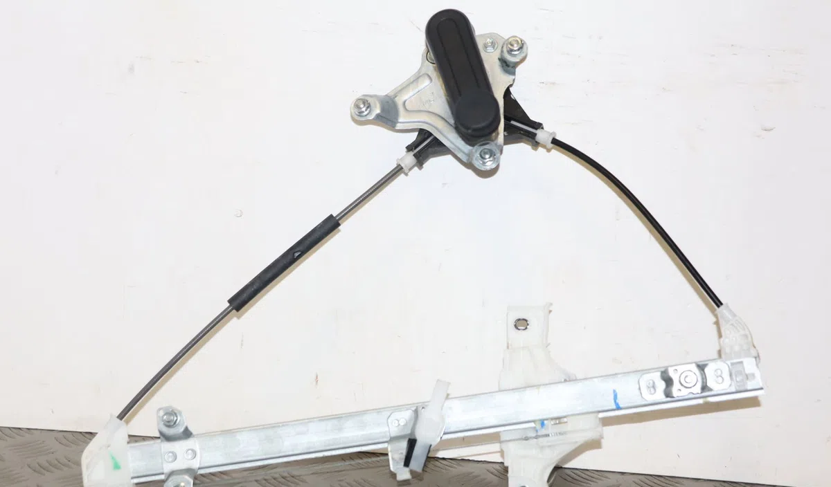 Mecanisme leve-glace arrière gauche Toyota YARIS (_P21_, _PA1_, _PH1_) 1.5 hybrid (mxph10, mxph11) (2020) 5 portes occas