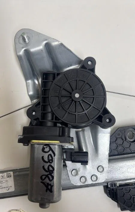 Mécanisme lève-glace avant gauche Dacia SANDERO II Tce 90 (b8m1, b8ma) (2012) 5 portes occasion