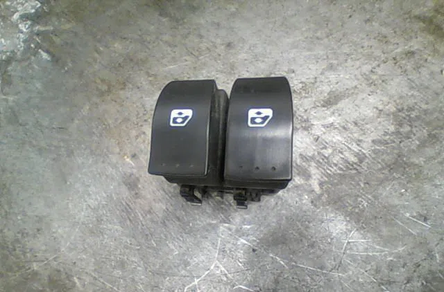 Mécanisme lève-glace avant gauche Renault MEGANE II (BM0-1_, CM0-1_) 2.0 dci (bm1k, cm1k) (2005-2008) occasion