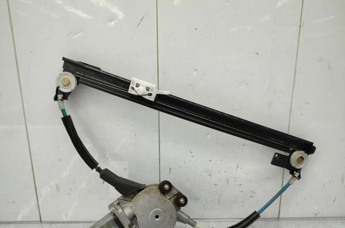 Mecanisme moteur lève-glace avant droit ALFA ROMEO 147 PHASE 1 occasion