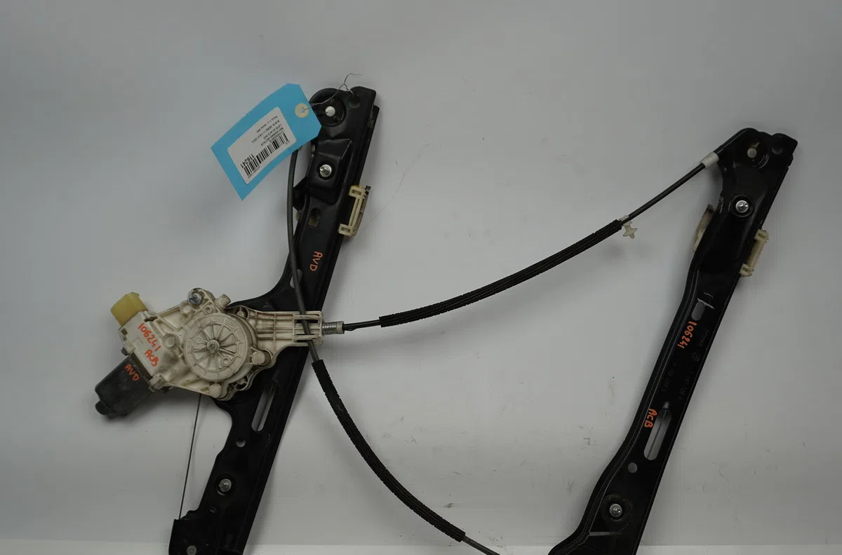 Mecanisme moteur lève-glace avant droit Bmw 1 (E87) 118 d (2004-2007) occasion
