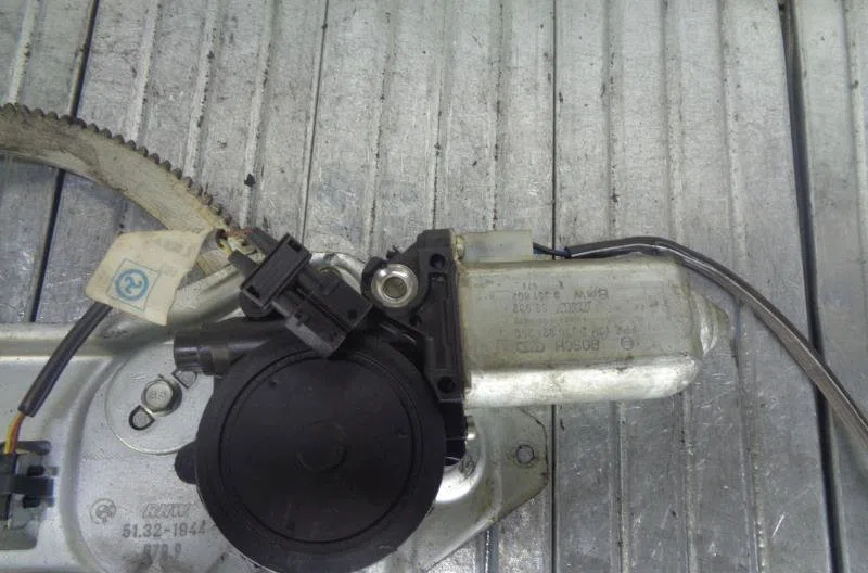 Mecanisme  moteur lève-glace avant droit BMW SERIE 5 E39 PHASE 1 occasion