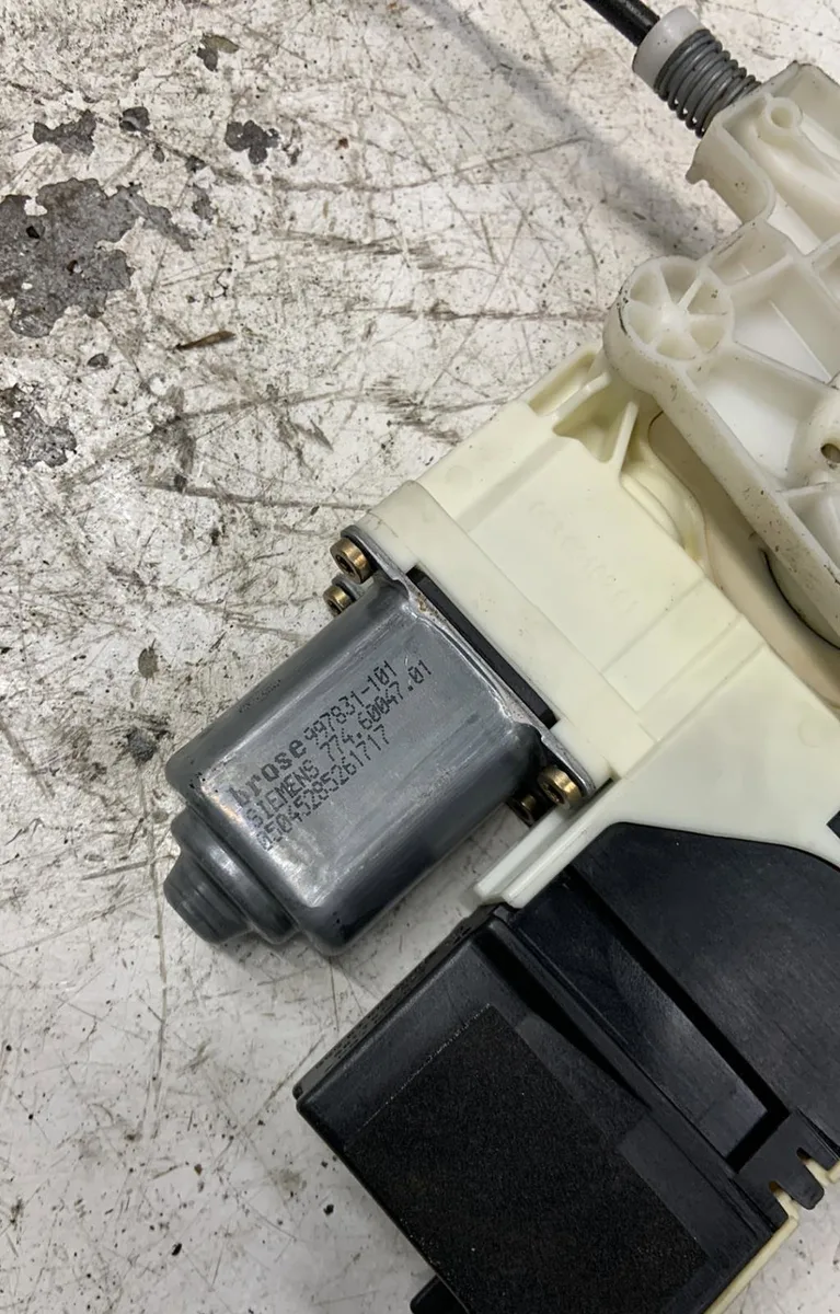 Mecanisme moteur lève-glace avant droit CITROEN C4 1 PHASE 1 COUPE occasion