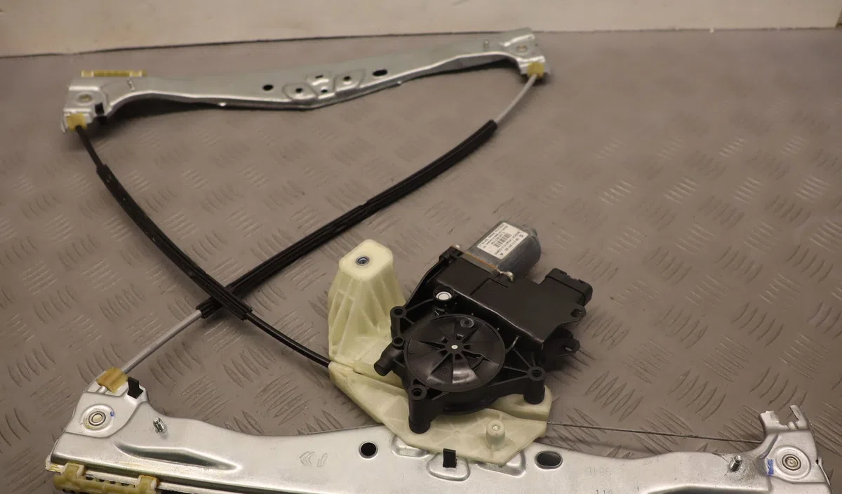 Mecanisme  moteur lève-glace avant droit Citroen C4 CACTUS 1.2 thp 110 (2014) occasion