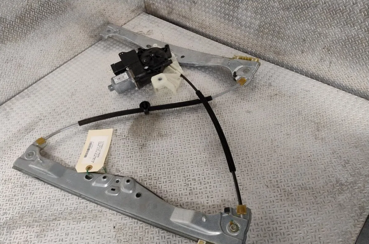 Mecanisme moteur lève-glace avant droit CITROEN C4 CACTUS C4 CACTUS occasion